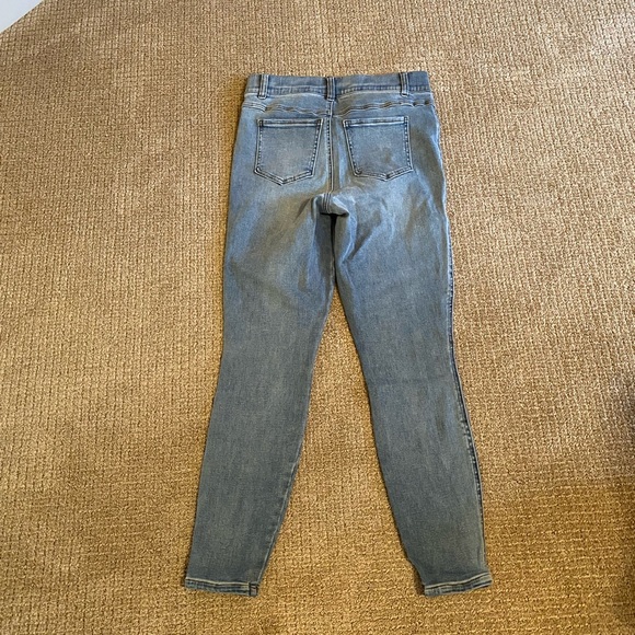 Spanx Ankle Skinny Jeans Medium - Picture 2 of 5